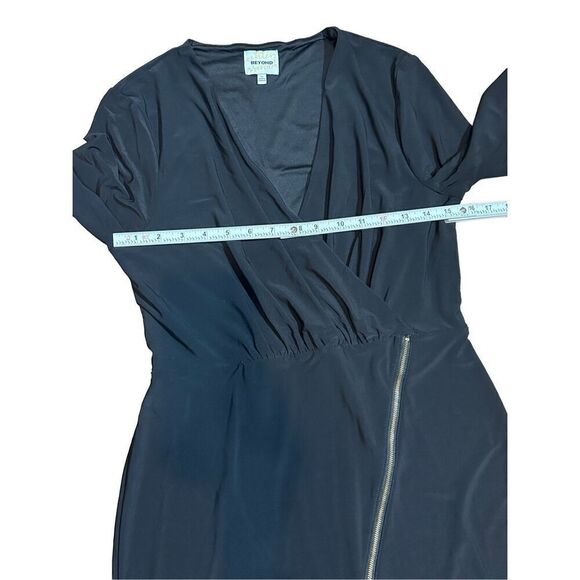 Ashley Graham Beyond Long Sleeve Black Asymmetrical Zip Slimming Dress Sz 10 - Picture 4 of 8